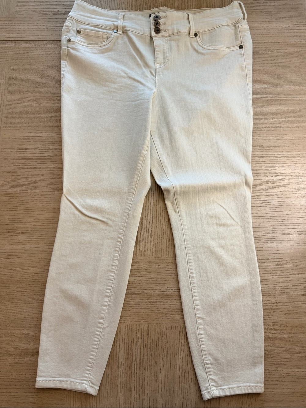 Torrid Cream Skinny Jeans size 18R